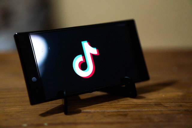 A TikTok-hatás: hogyan befolyásolják az online trendek a Black Friday vásárlásokat?